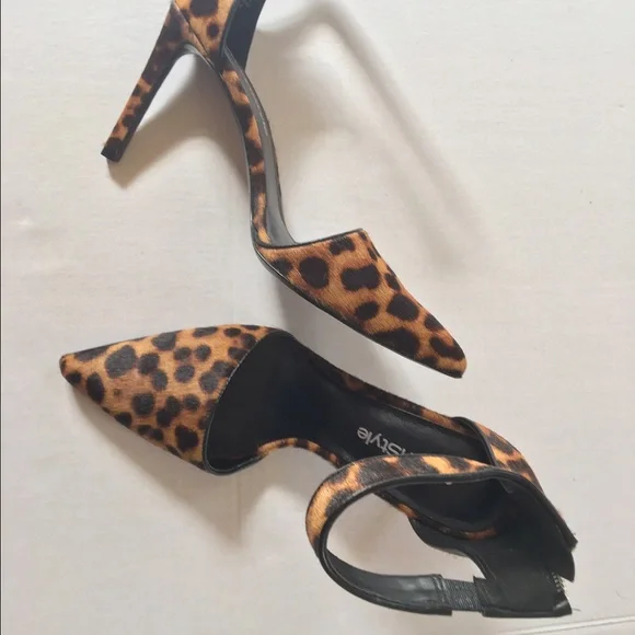 Nine West Leopard Print Heels Never Worn Without Box Size 8M - Picture 4 of 7